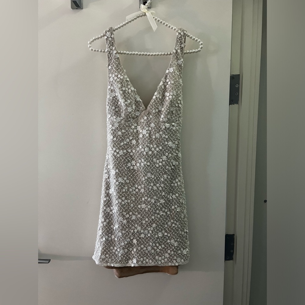 MESHKI — LOUANNE (Bridal Dress)
Daisy Beaded Mini Dress - White